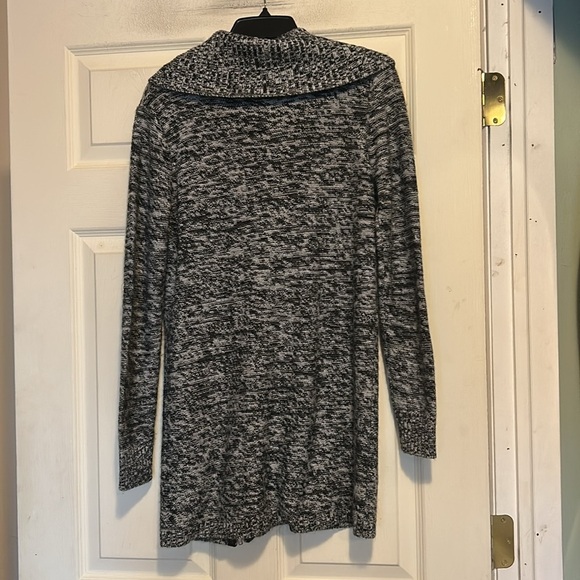 iZ Byer Black and Grey Cowl Neck Tunic Length Sweater Size Large - Picture 6 of 8